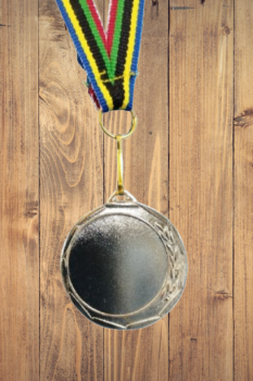 Medalha de bronze com gravação, disco e fita incluídos no preço, 4 cm