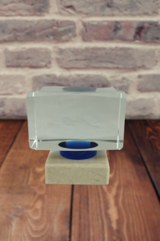 Troféu de cristal com nadador em azul, 19 cm