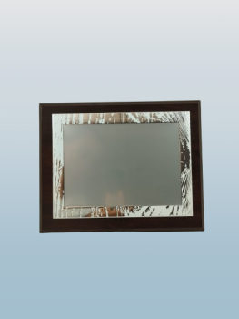 Placa de homenagem em promoção em prata com lindos detalhes em branco  Oferta de tampo de madeira com placa de alumínio.