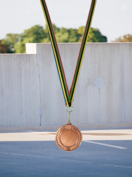 Medalla bronce con hojas , 4 cm