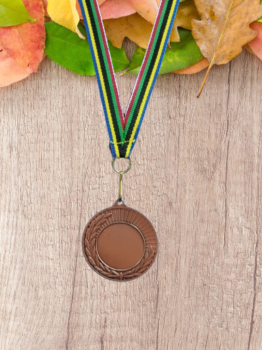 Medalla bronce con dibujo hojas , 4.5 cm