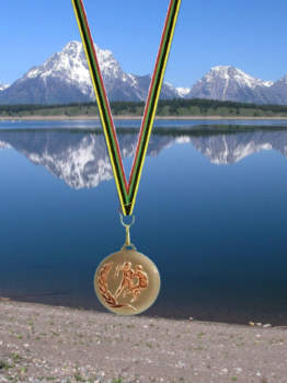 Medalla plateada con jugadores de rugby color bronce , 5.5 cm