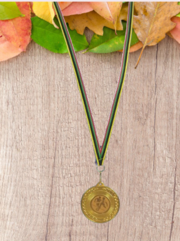 MEDALHA DE OURO COM DECORAÇÃO, 5.5 cm