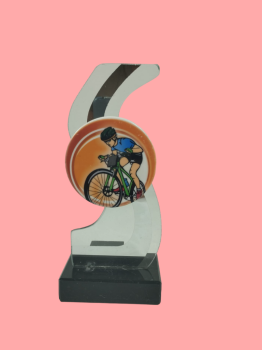 Troféu de ciclista de cristal em base preta, 18.5 cm