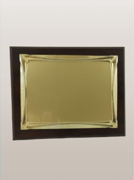 Placa de homenagem à venda na cor dourada  Oferta de tampo de madeira com placa de alumínio.