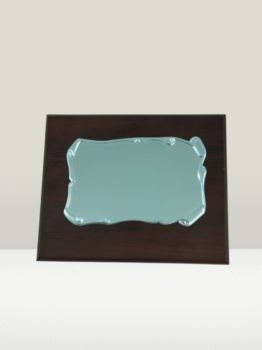 Pequena placa de homenagem em azul brilhante Oferta de tampo de madeira com placa de alumínio.