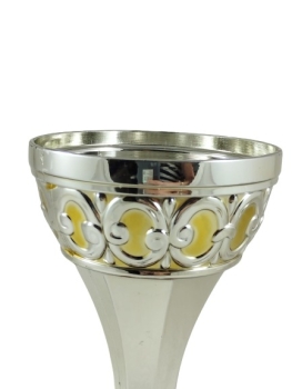 Copa en color plata con detalle dorado, 16,5 cm