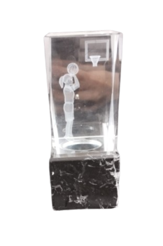 Mulher com silhueta de troféu de cristal jogando basquete, 13 cm